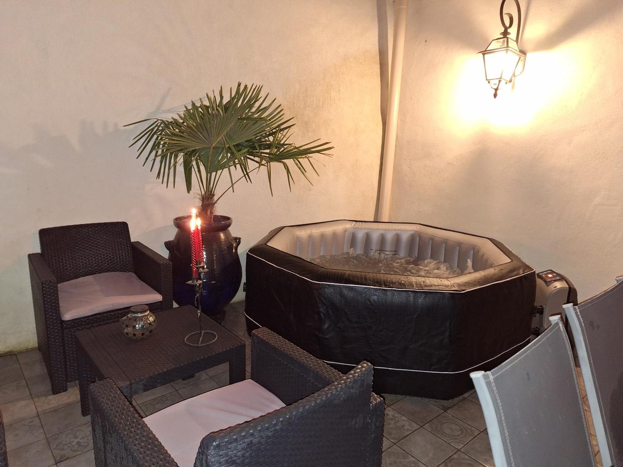 La Bonbonniere Gite De Charme Avec Jacuzzi Malaucène Kültér fotó